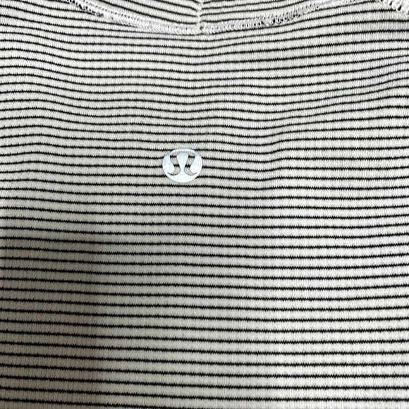 Lululemon long sleeve, no size, clean, small stain - Picture 4 of 8